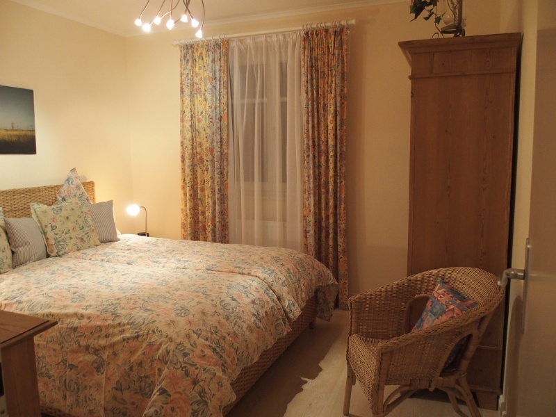 Schlafzimmer 1 
