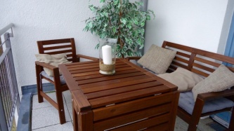 Neue Holzmöbel 