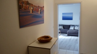 Blick vom Flur zum Wohnzimmer 